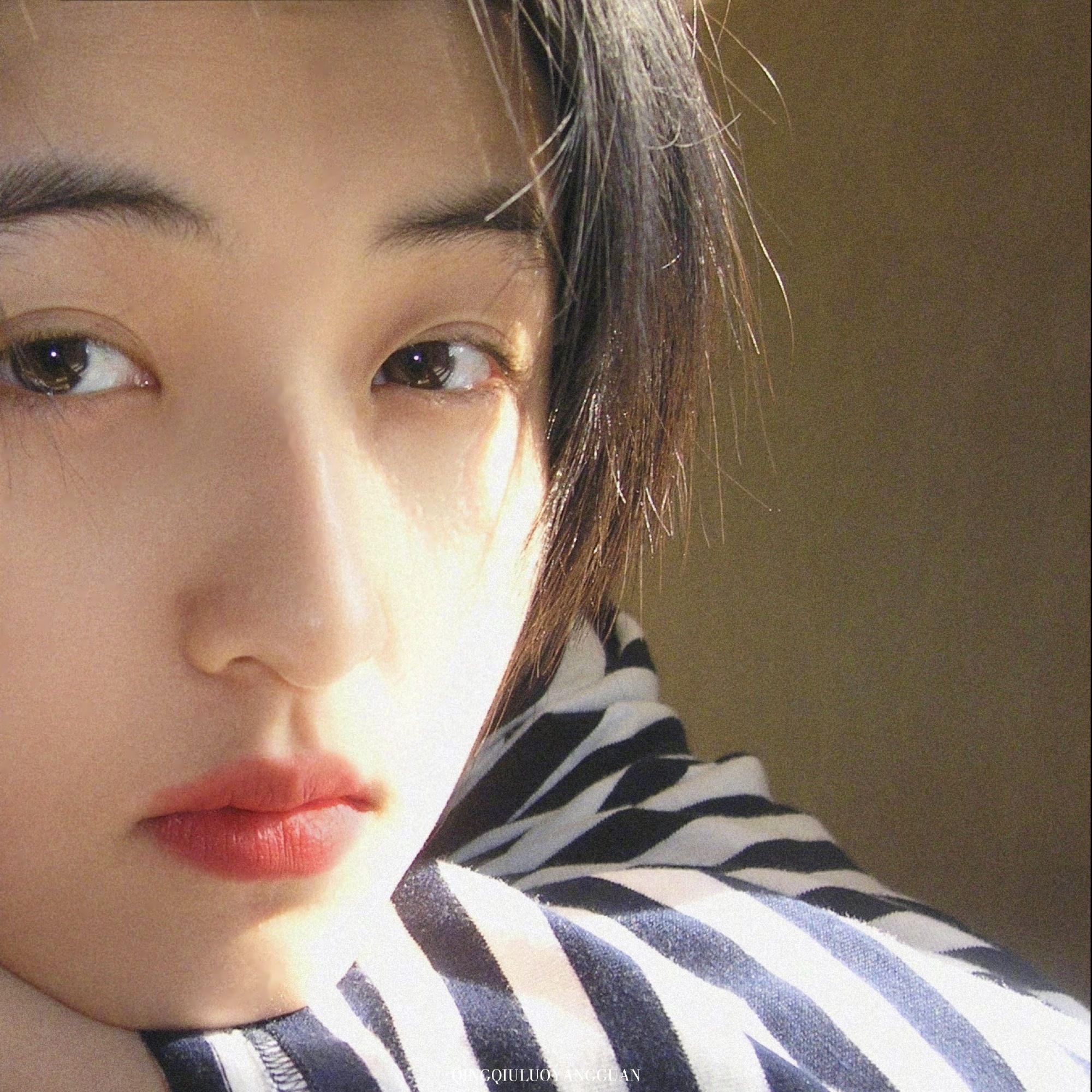 无水印张子枫头像!