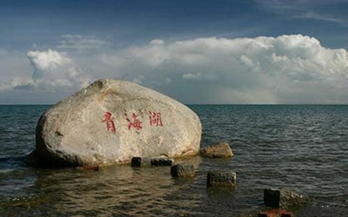 號【阿希英語】湖上的另一個景點是海心山傳說是偉大的馬繁殖的地方