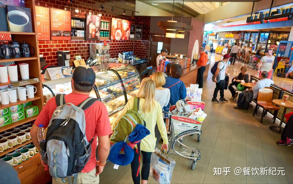 门店排队背后的秘密为何星巴克横着排而肯德基却是竖着排