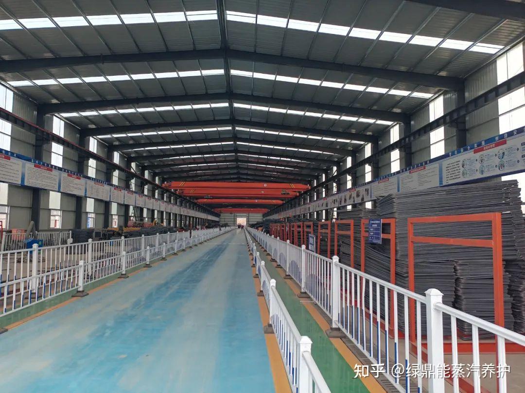 建设,项目团队集思广益,从梁场整体布局,标准台座设置,配套钢筋场建设