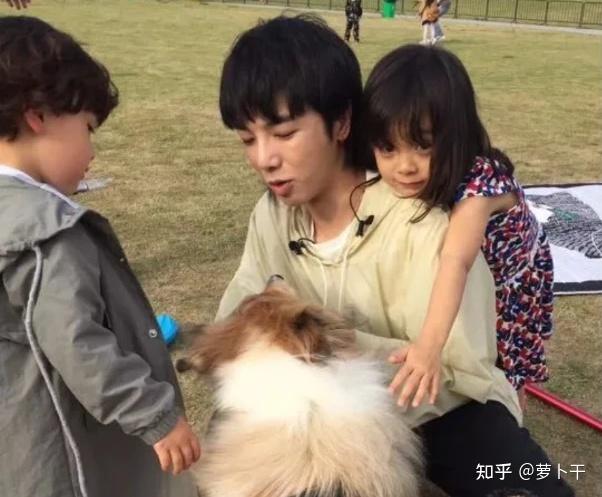 张碧晨放弃事业单身带娃,华晨宇放飞自我恋情曝光,32岁仍是少年