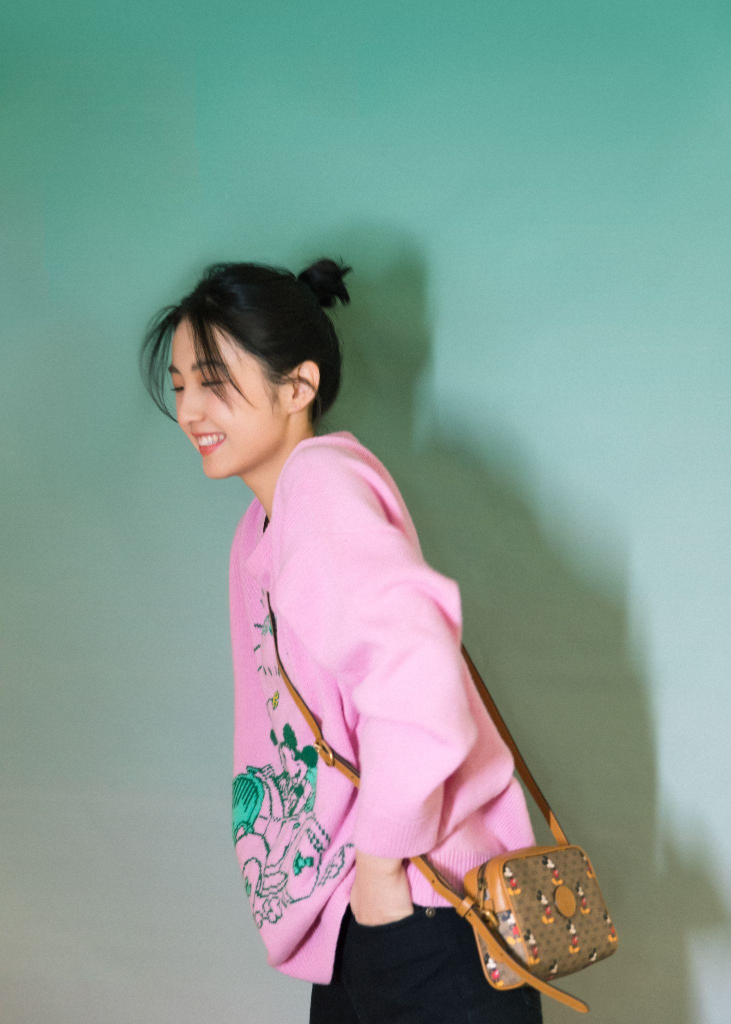 有无张子枫无水印高清的照片呀