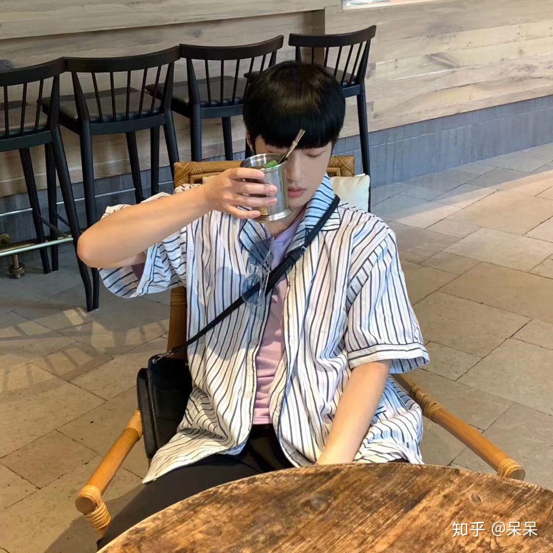 如果认识这个照片上的人,并且他叫吴奕辰,请跟他说,你是没长手没长脚