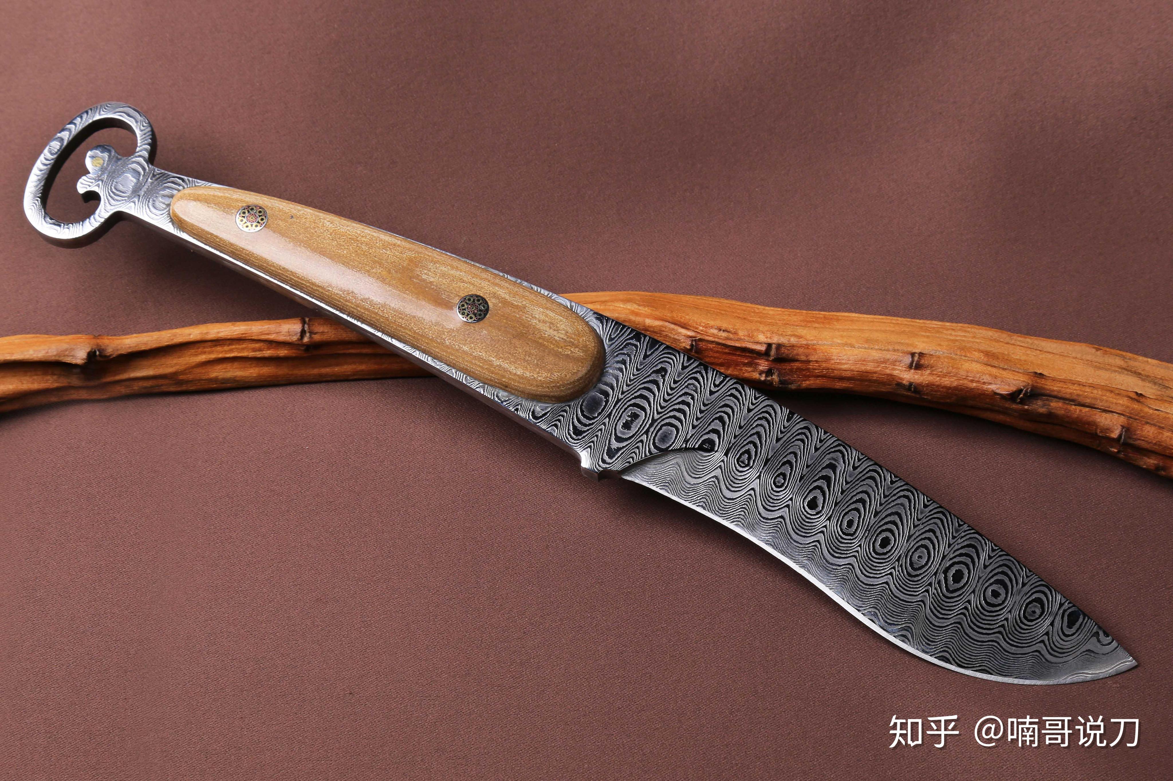 大马士革刀的不同花纹是这样锻造出来的