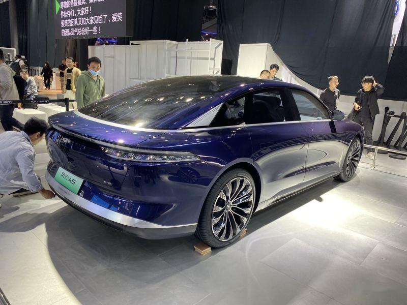 同时配备隐藏式门把手设计,并没有完全沿用奇瑞arrizo star概念车设计