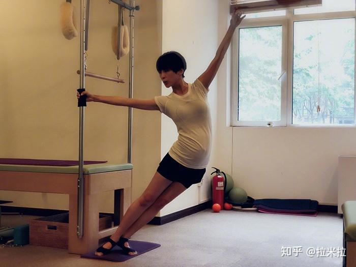 吴京老婆谢楠再晒出孕肚照这回把网友们都吓坏了