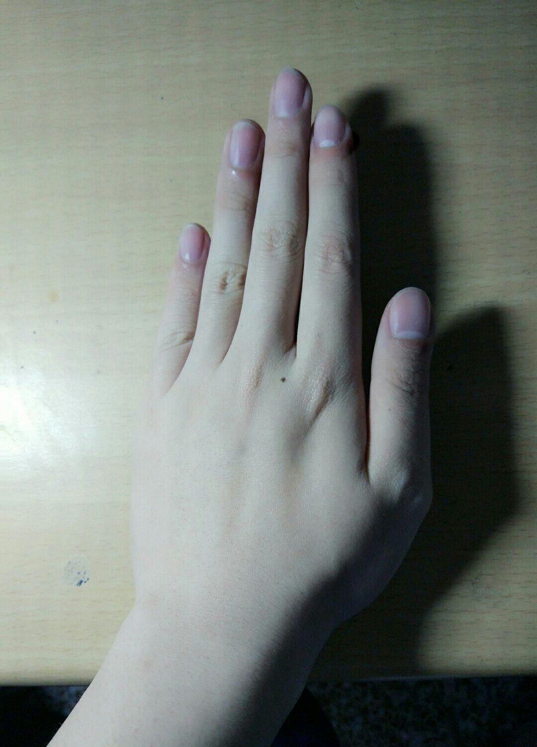 男朋友的手和女生的一样好看 (修长,皮肤细腻) 是一种什么感觉?