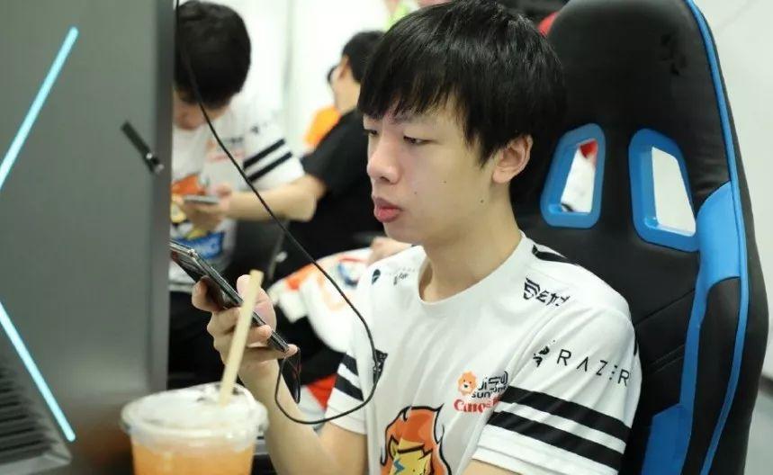 lol叉烧获点赞双中单轮换显奇效司马老贼也吹教练灵性