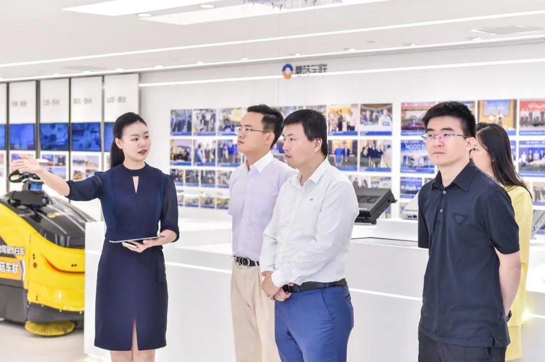 朱磊感谢李凯到访,并高度认可双方合作.