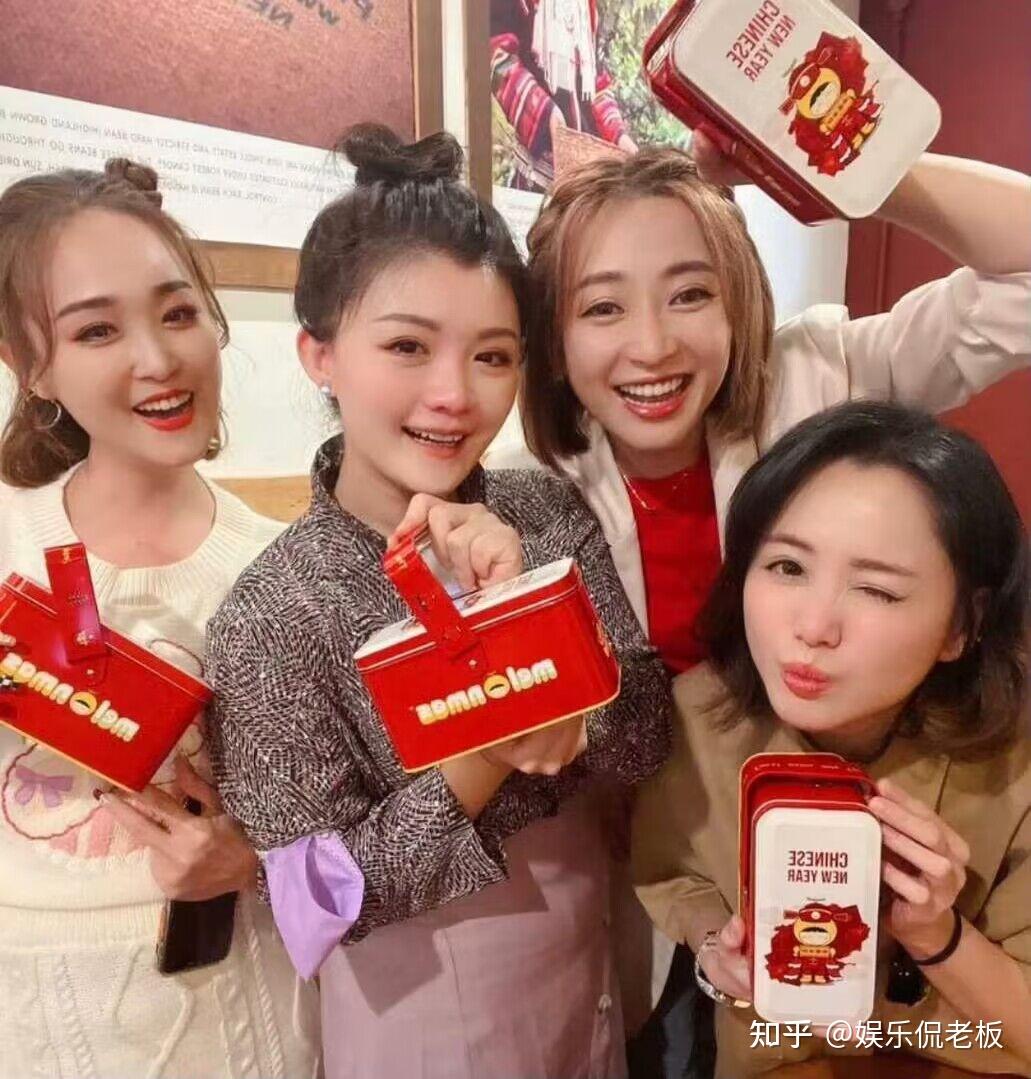这个组合的成员分别是王雪晶,庄群施,金燕子,小妮妮.