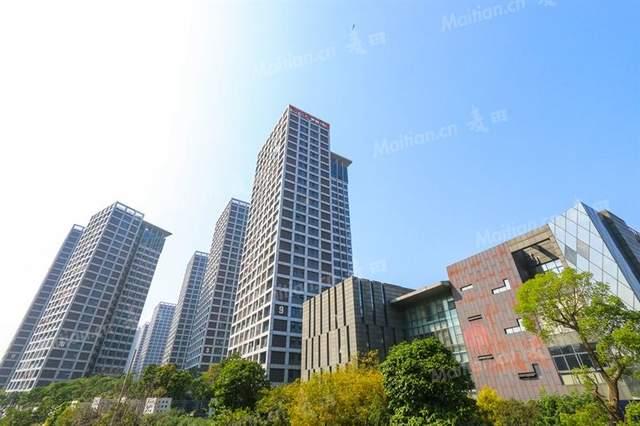 世欧上江城分为abc三个区,位于福州市仓山区,鳌峰大桥的东侧,北面为