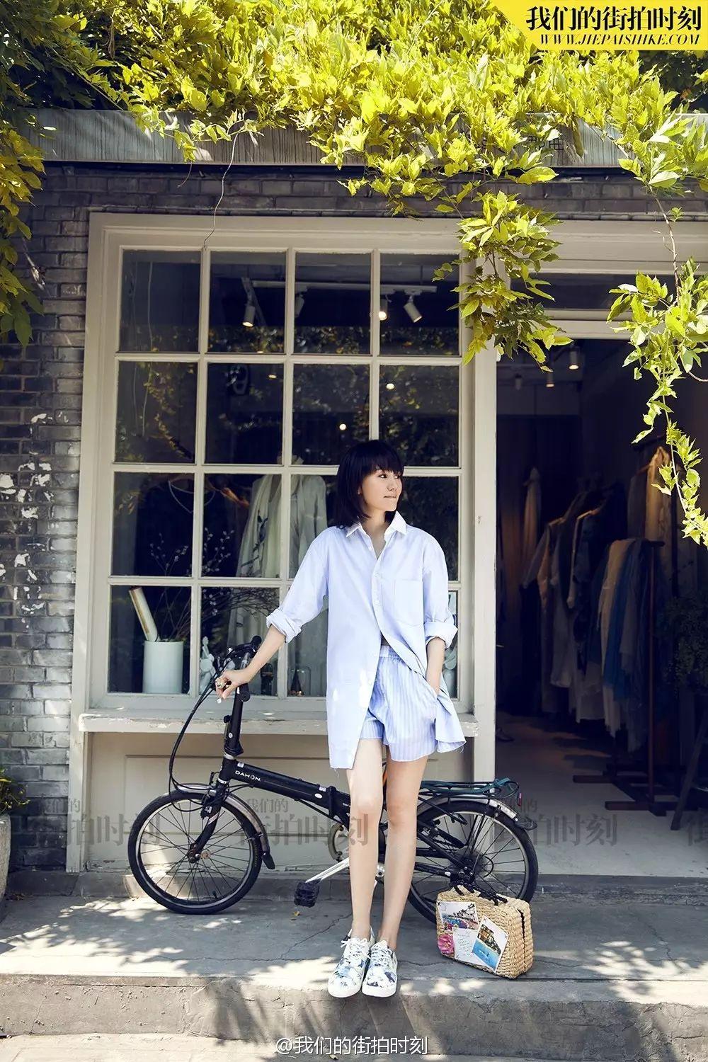 这走路带风也不是随便说说,我们有之前袁泉的街拍为证!