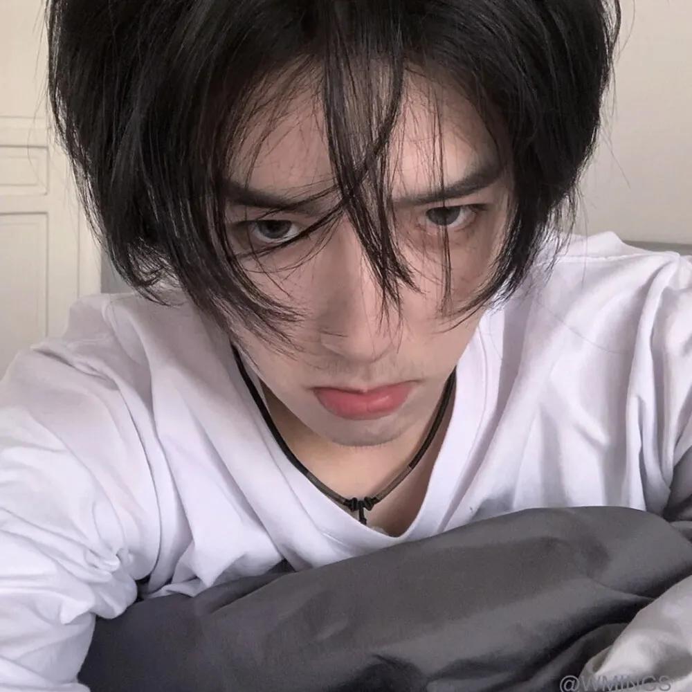 男生头像我是个特别绝情的人