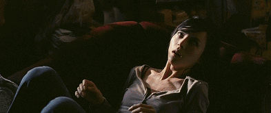 这就不得不说到,电影里展现的这种吸食方式,在毒品圈子里叫"开天窗"