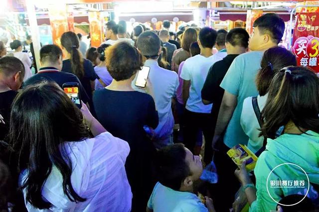 银川年度爆红小吃排队两条街