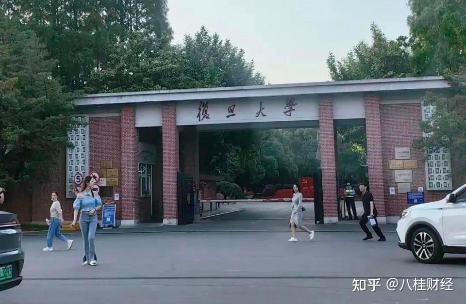 5公里处有麓谷工业区, 现在还在离梅溪湖cbd4公里远的汇智路开发大