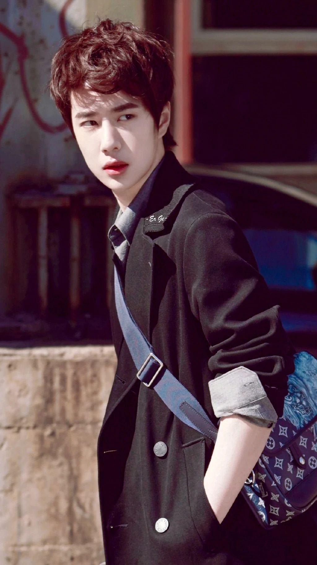 王一博壁纸太喜欢他的笑容了他一笑我心就软了