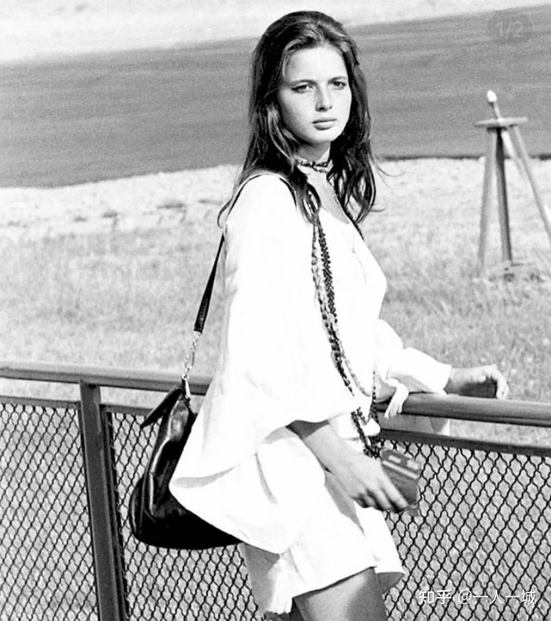 她是宇宙最美星二代酬金全球最高却因年老色衰中年