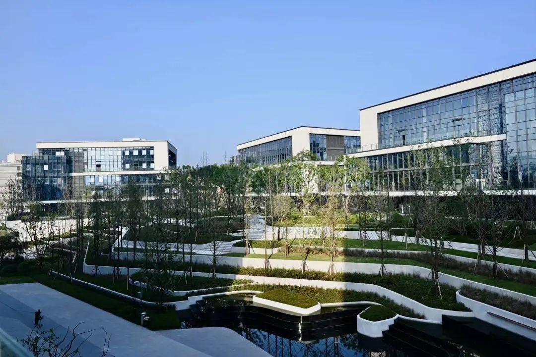 生态智慧城市新地标中交重投总部基地项目顺利通过竣工验收