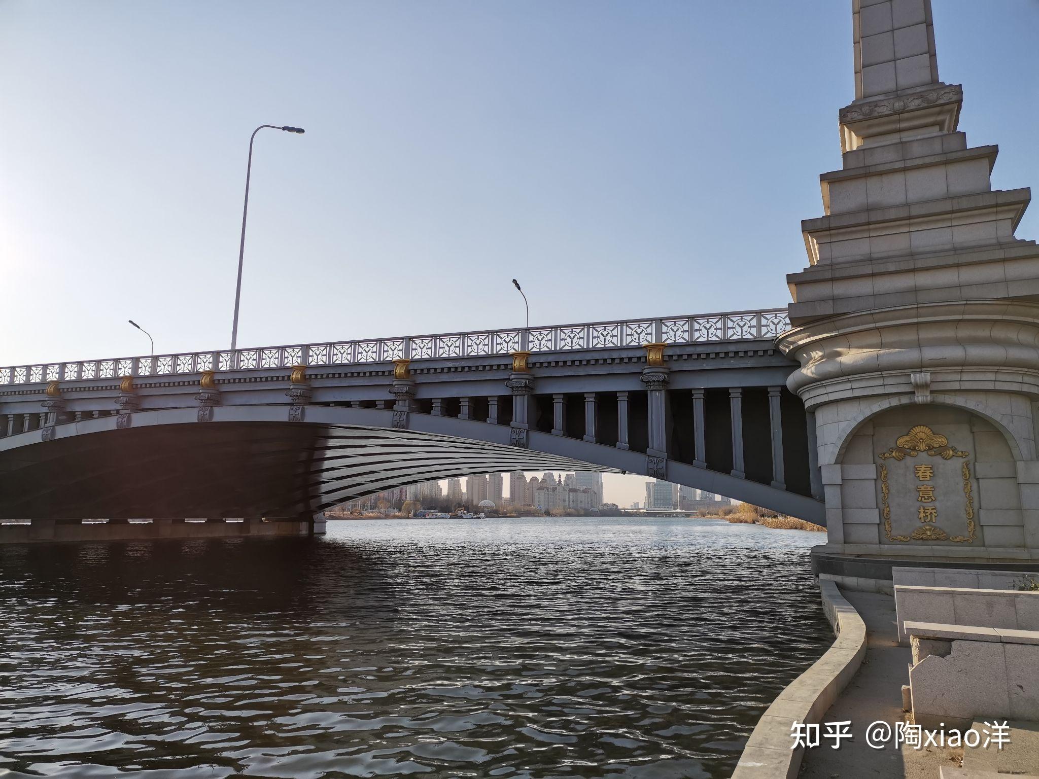 春意桥海河东路边上的公园桥底下有一个很适合唱歌滴地方