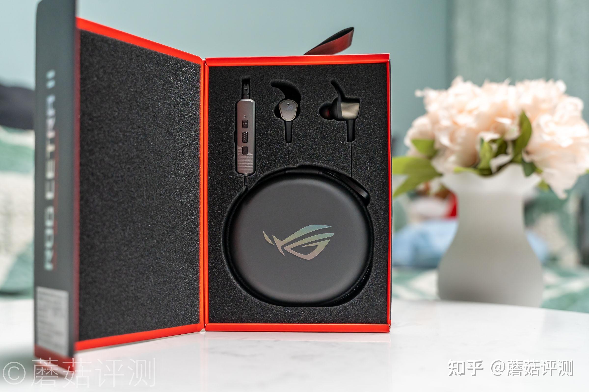 外观精致体验完美的电竞有线耳机rog降临2rgb版入耳式游戏耳机评测
