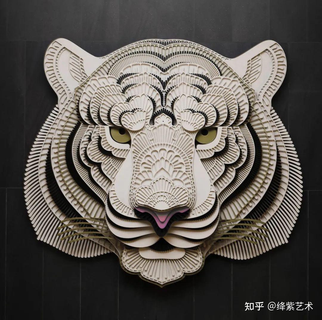 他把白纸玩到了极致复杂精致的动物纸雕肖像带给人强烈震撼