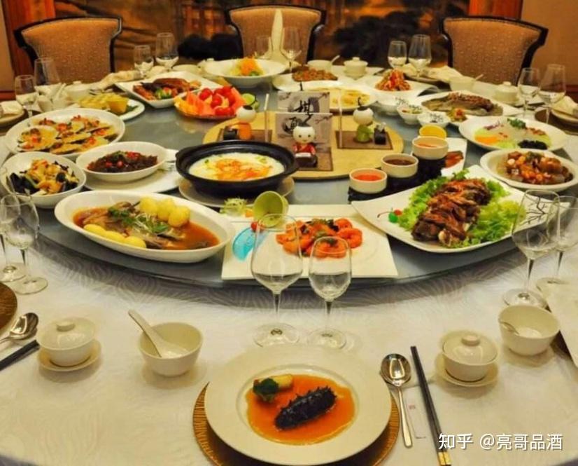 饭桌上给人倒酒切记别用“祭祀手”,行家:酒桌大忌,早弄懂早好! - 知乎