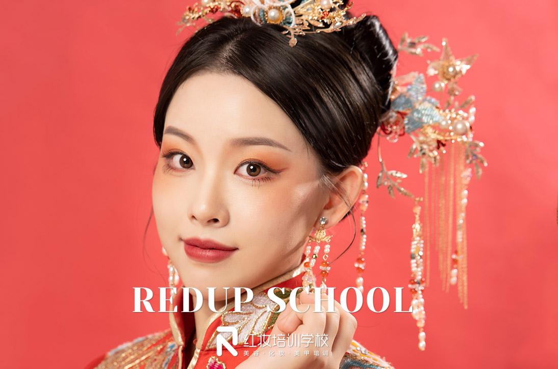 海口如何从零开始学化妆选择化妆学校需要注意哪些问题