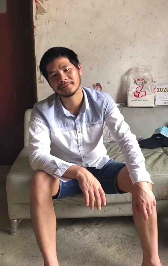 大线索报道打工是不可能的电瓶哥周某开通抖音号