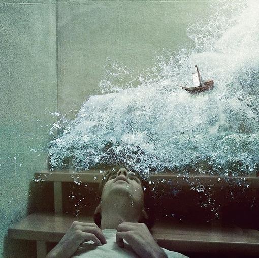 在希腊神话中,有个叫纳西索斯的年轻人,长相俊美,无数少女对他一见