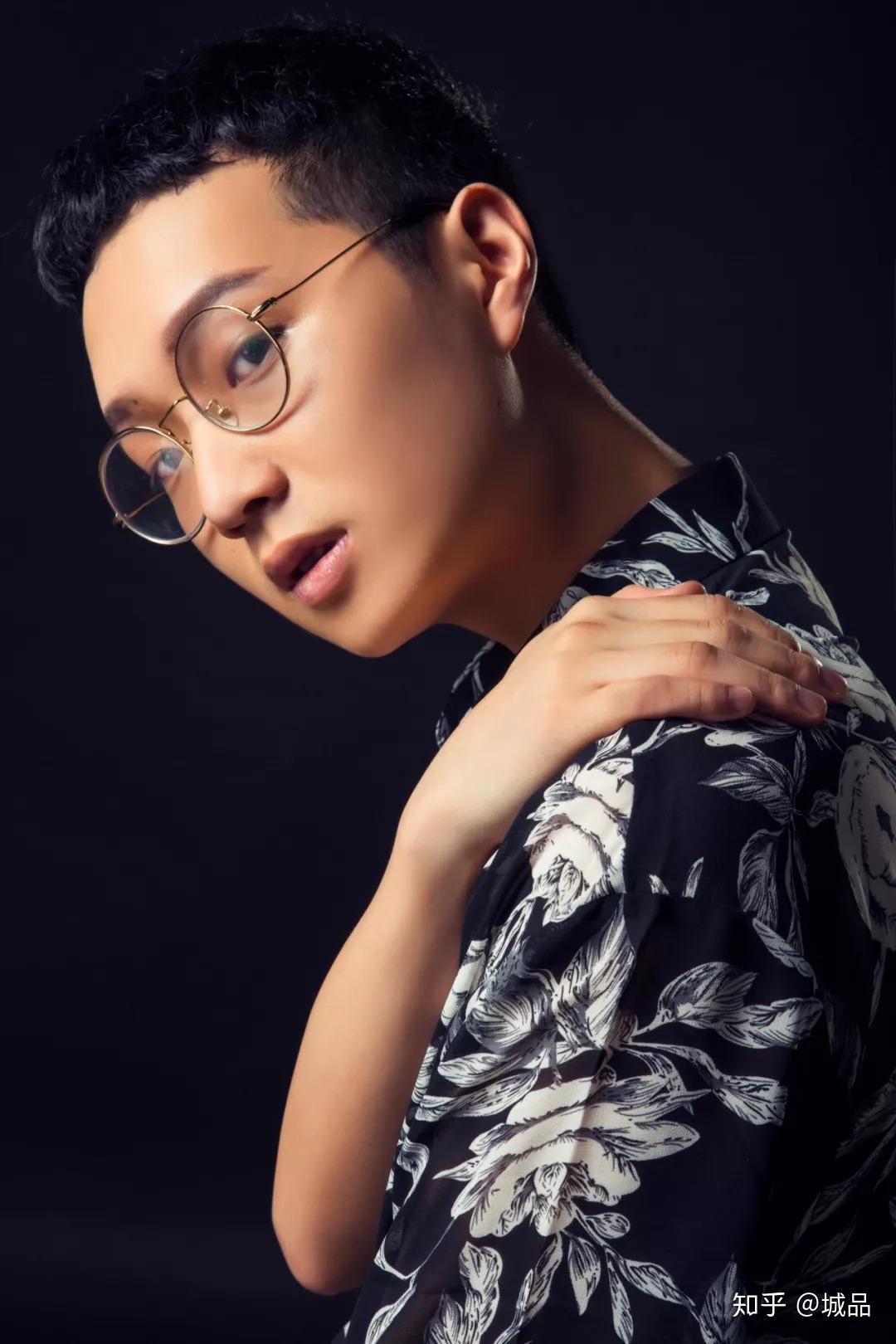 黄策勋也不是取得一点小小的成绩就安于现状的人,他有他的野心,平台