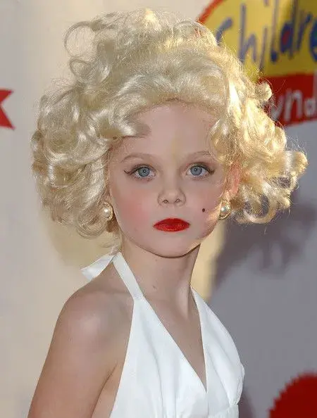 暮光之城与沉睡魔咒中表现亮眼如今美到发光的她们竟是亲姐妹网友童星