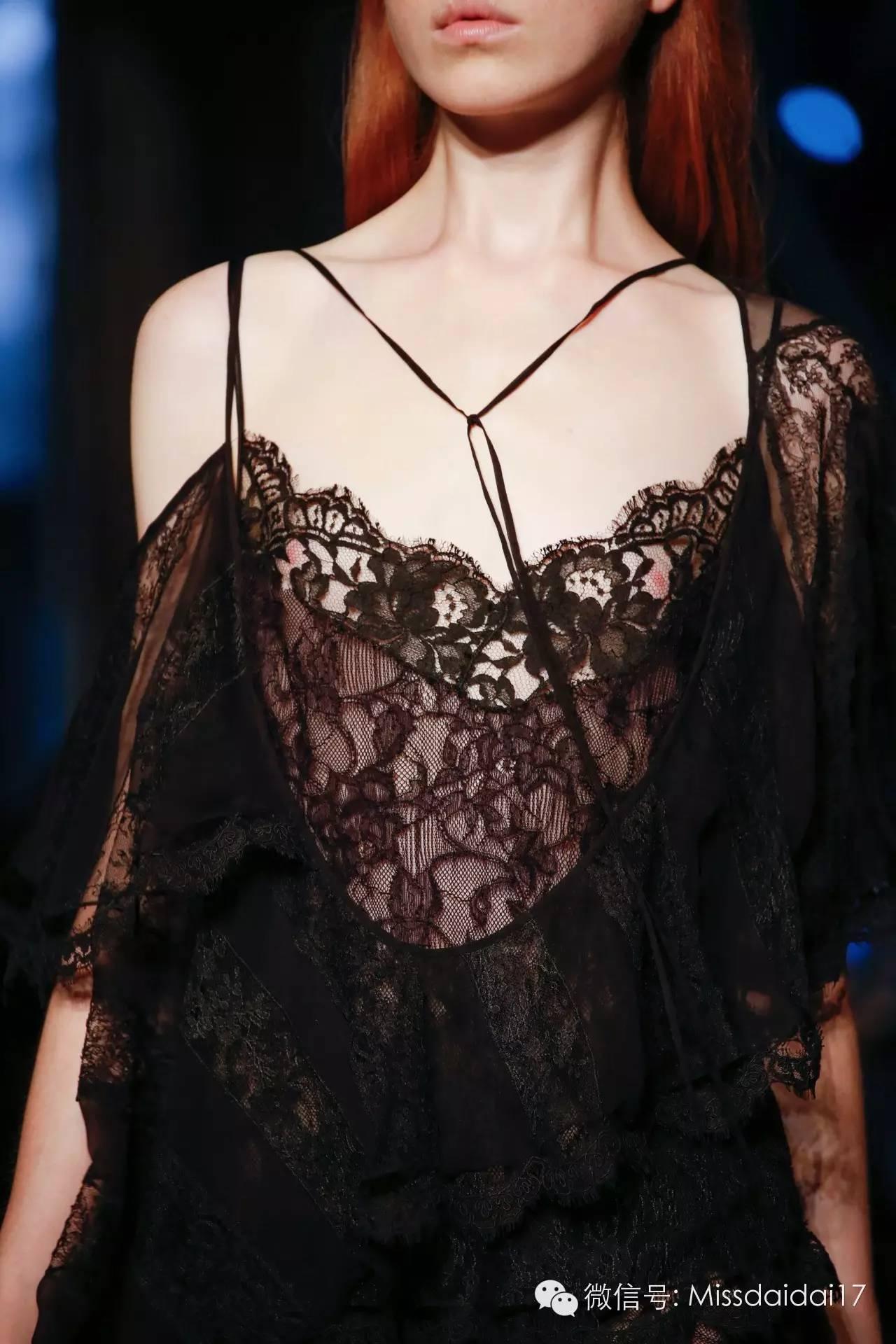 时装周 | 美丽又尴尬的纪梵希大秀,她们都来了