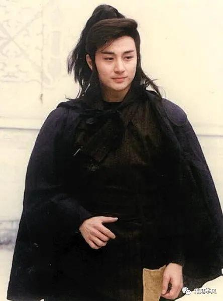 签约tvb后拍摄了《绝代双骄》,《边城浪子》,《玉面飞狐》,《剑魔