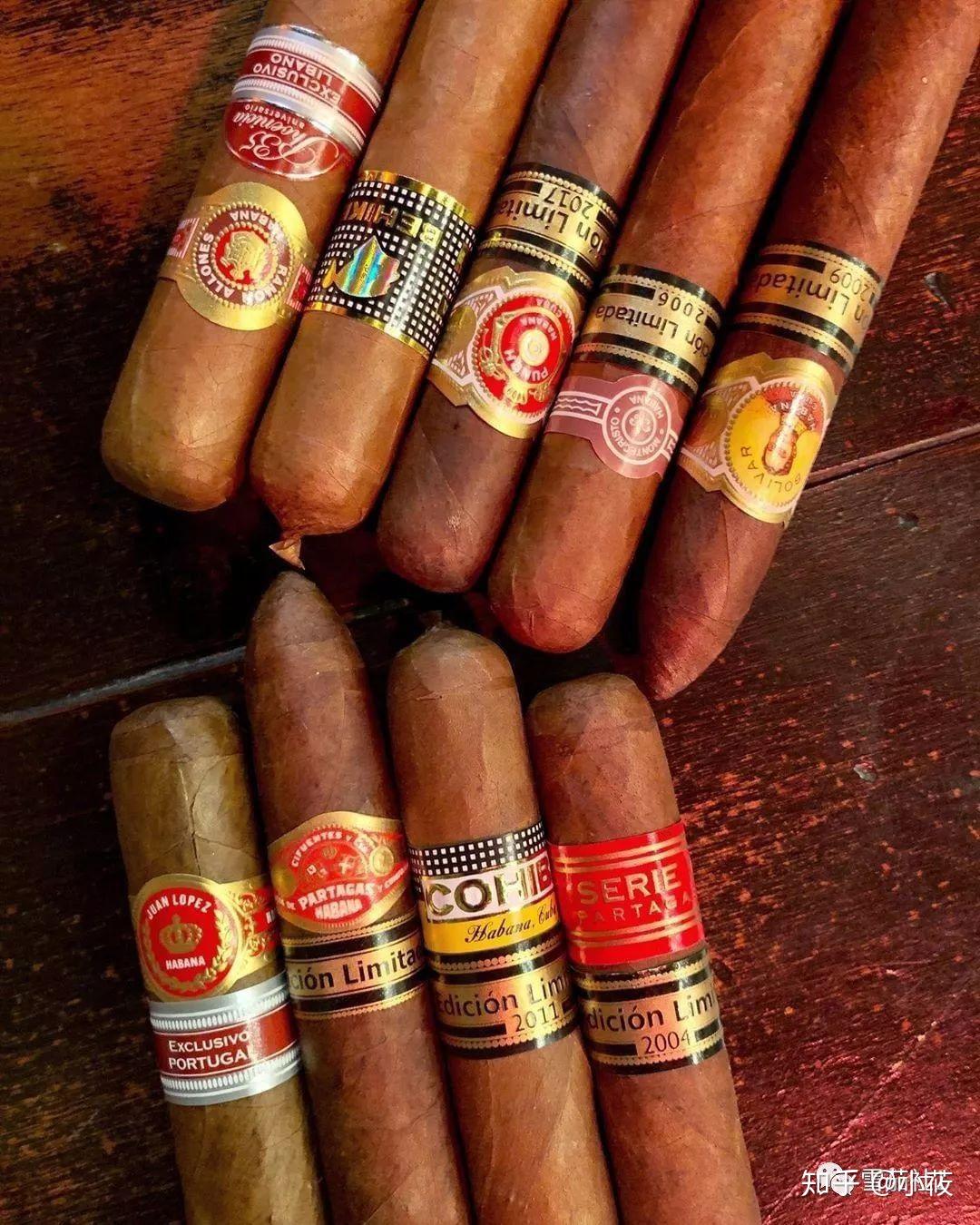 透过落地的玻璃窗,望着窗外明媚的春光,点燃一支清淡的乌普曼雪茄