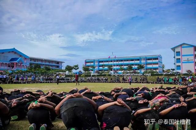 太可怕揭露万恶的泰国迎新制度新生被迫吃排泄物火烧屁股