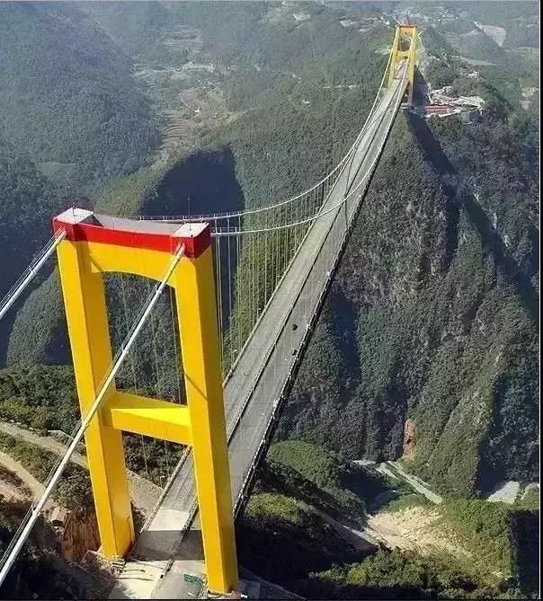 峡谷内最长悬索桥四渡河大桥总投资72亿元