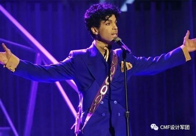 他拥有7座格莱美大奖,在1985年凭借电影《紫雨》荣获奥斯卡最佳原创