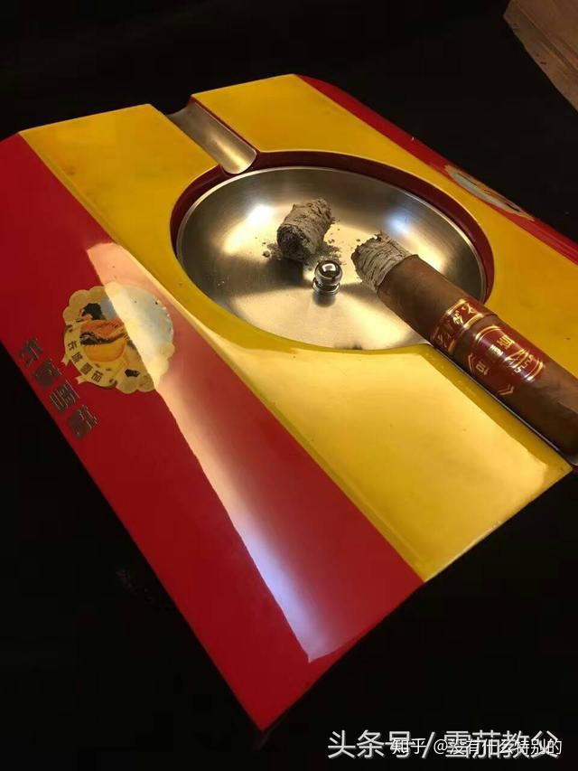 二十一世纪的烟民可能不知吕宋烟是什么但一定知道雪茄