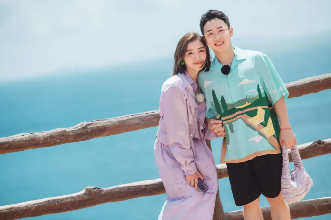 综艺速递邹凯上演丛林救妻周捷感谢邹凯一路相伴