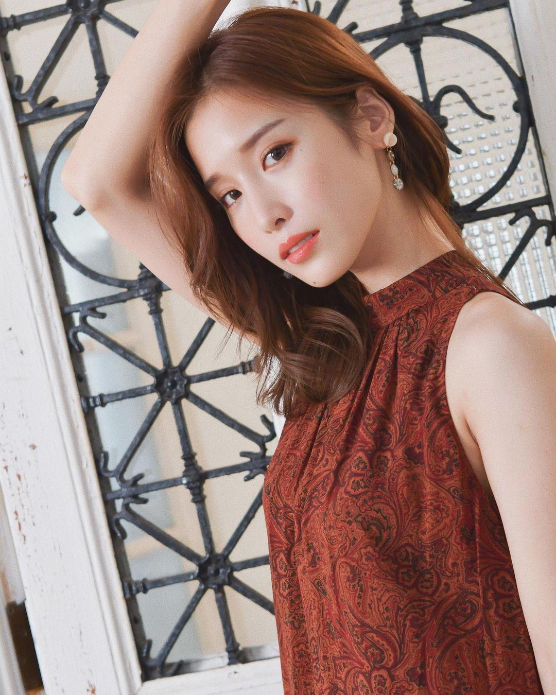 甜美小清新精致面容宛如真人洋娃娃温柔气质更是散发浓浓女友感