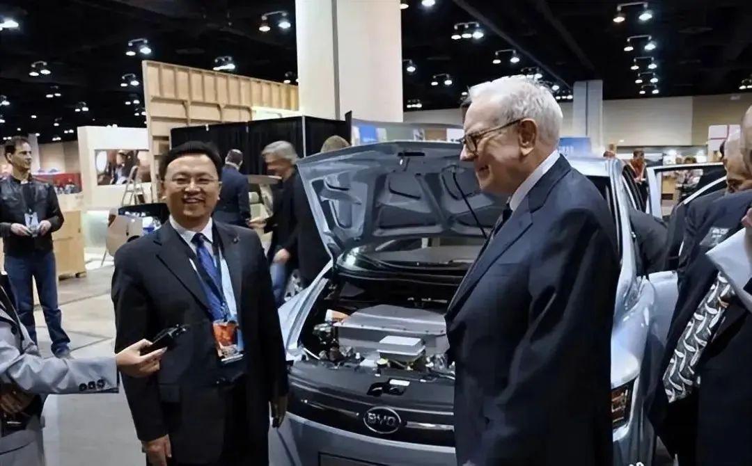 在芒格的推荐下,沃伦·巴菲特于 2008 年投资 2.