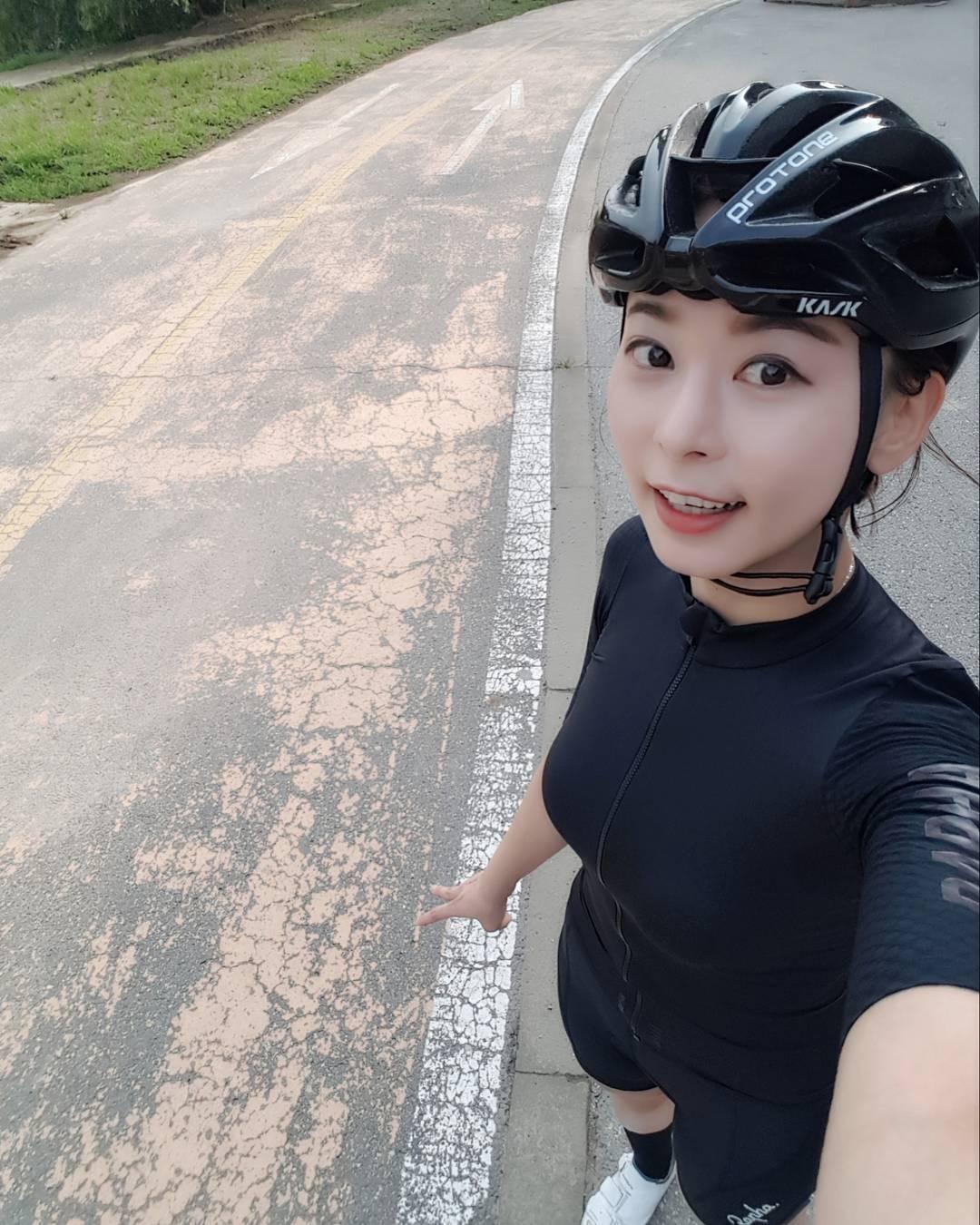 骑着公路车的女生能有多好看? - 知乎