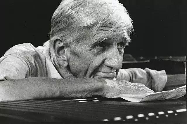 吉尔·埃文斯gil evans吉尔·埃文斯(gil evans)是爵士乐历史上最重要