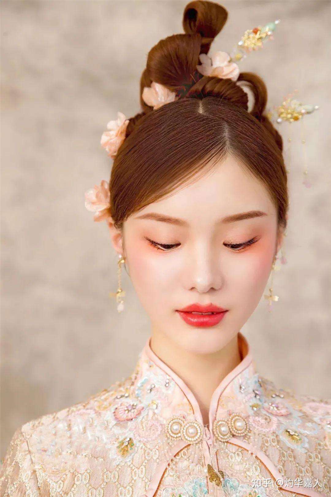 中式婚纱照哪家婚纱摄影公司拍的好除了凤冠霞帔，还能有这么多花样 城市花园
