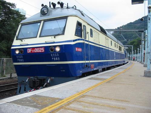 戚墅堰于20世纪80年代根据国家统一部署而研制的东风9型客运内燃机车