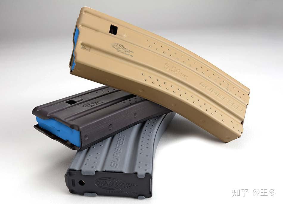 弹匣上带有防滑的凸点纹路,无倾斜,低摩擦的进弹口和托弹板,所有的