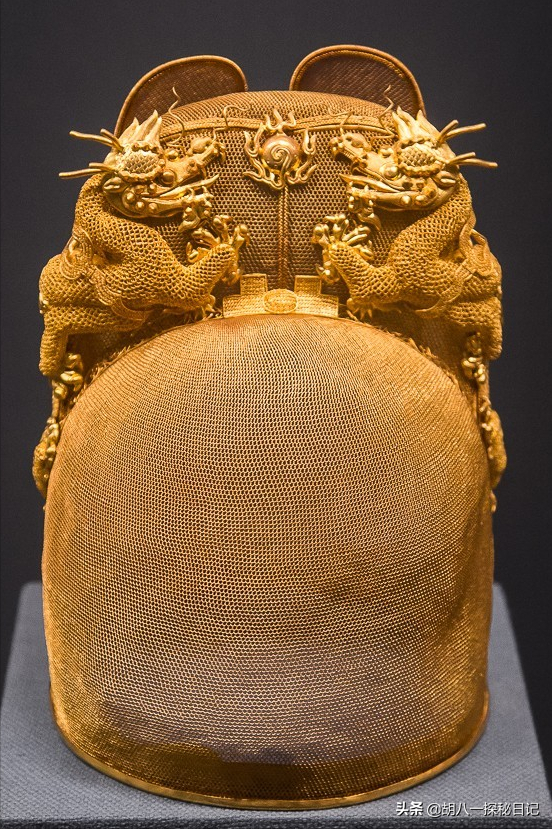 1957年明朝皇帝定陵挖掘出400年前皇帝的纯金帽子工艺是迷
