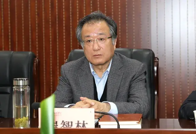 李虎成就"中国特色社会主义进入新时代,新在哪里?"做了发言.