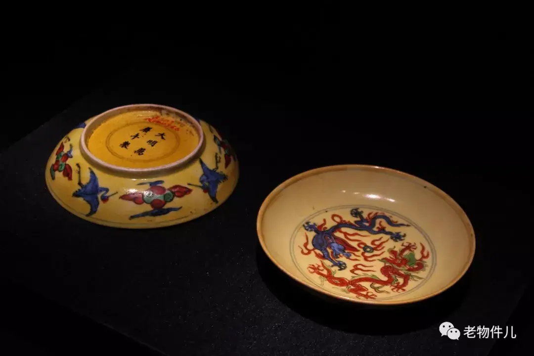 明時代 黄地紅彩龍文蒜頭瓶 大明萬暦年製在銘 箱付 明 五彩龍紋蒜頭瓶